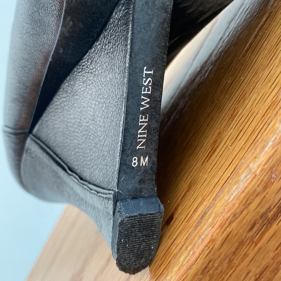 Nine West Metallic Wedges. Size 8 - Picture 4 of 6